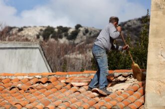 Epicentar potresa u Baščanskoj Dragi, uslijed potresa srušio se dimnjak Epicentar potresa u Baščanskoj Dragi, uslijed potresa srušio se dimnjak