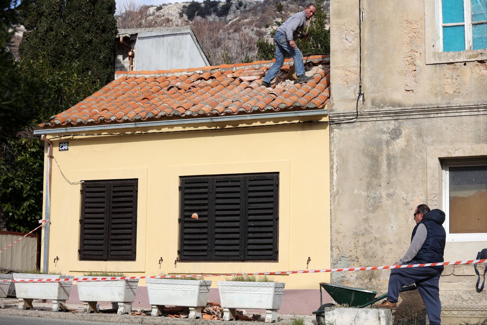 Epicentar potresa u Baščanskoj Dragi, uslijed potresa srušio se dimnjak Epicentar potresa u Baščanskoj Dragi, uslijed potresa srušio se dimnjak