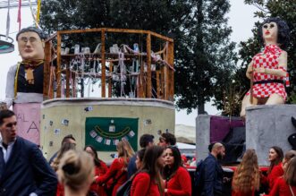 Rijeka: Oko devet tisuća maškara sudjelovalo na tradicionalnom Riječkom karnevalu Rijeka: Oko devet tisuća maškara sudjelovalo na tradicionalnom Riječkom karnevalu