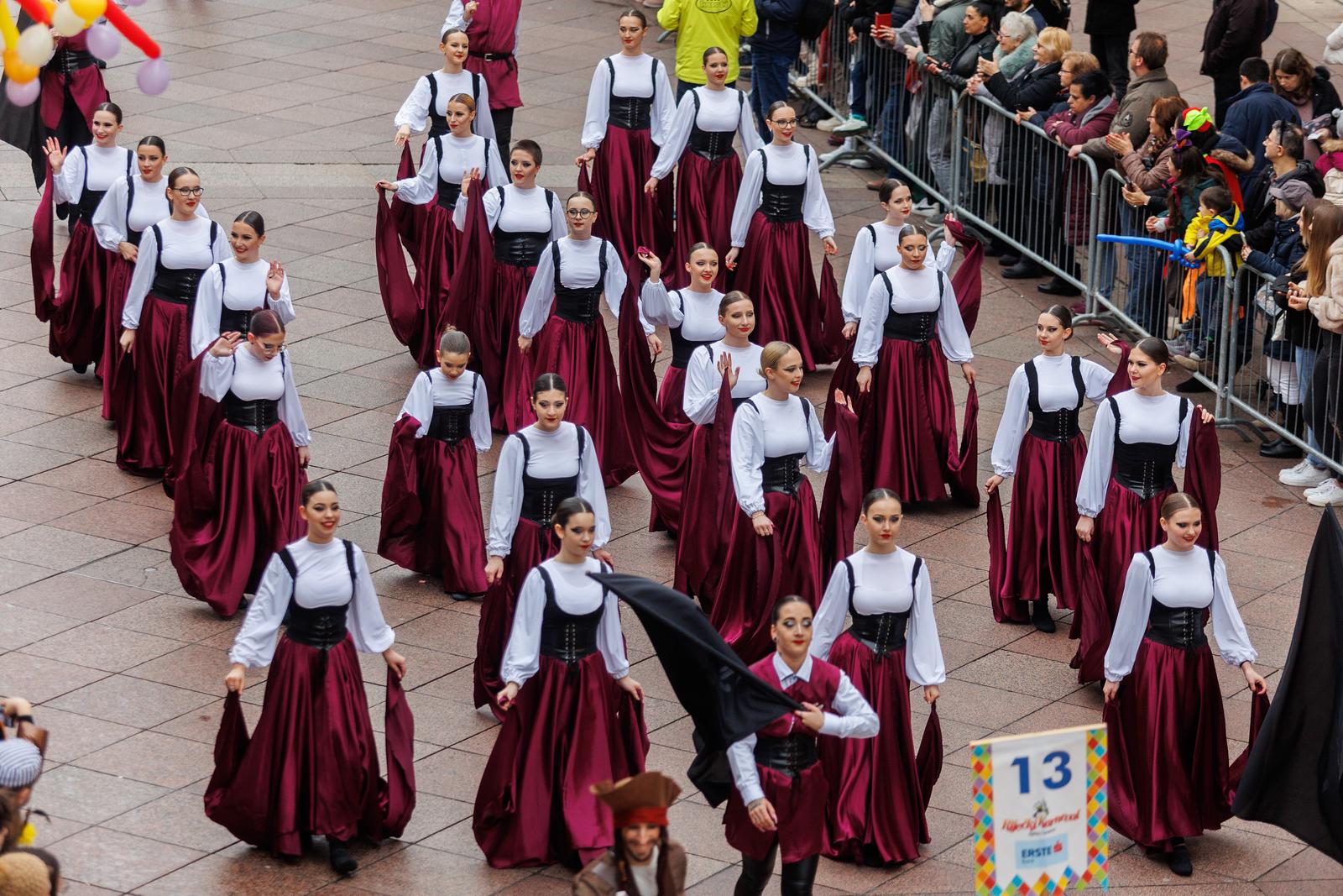 Rijeka: Oko devet tisuća maškara sudjelovalo na tradicionalnom Riječkom karnevalu Rijeka: Oko devet tisuća maškara sudjelovalo na tradicionalnom Riječkom karnevalu