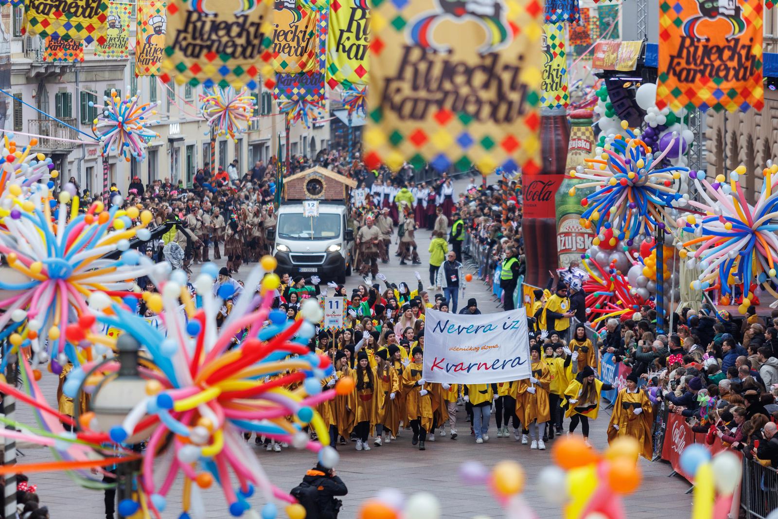 Rijeka: Oko devet tisuća maškara sudjelovalo na tradicionalnom Riječkom karnevalu Rijeka: Oko devet tisuća maškara sudjelovalo na tradicionalnom Riječkom karnevalu