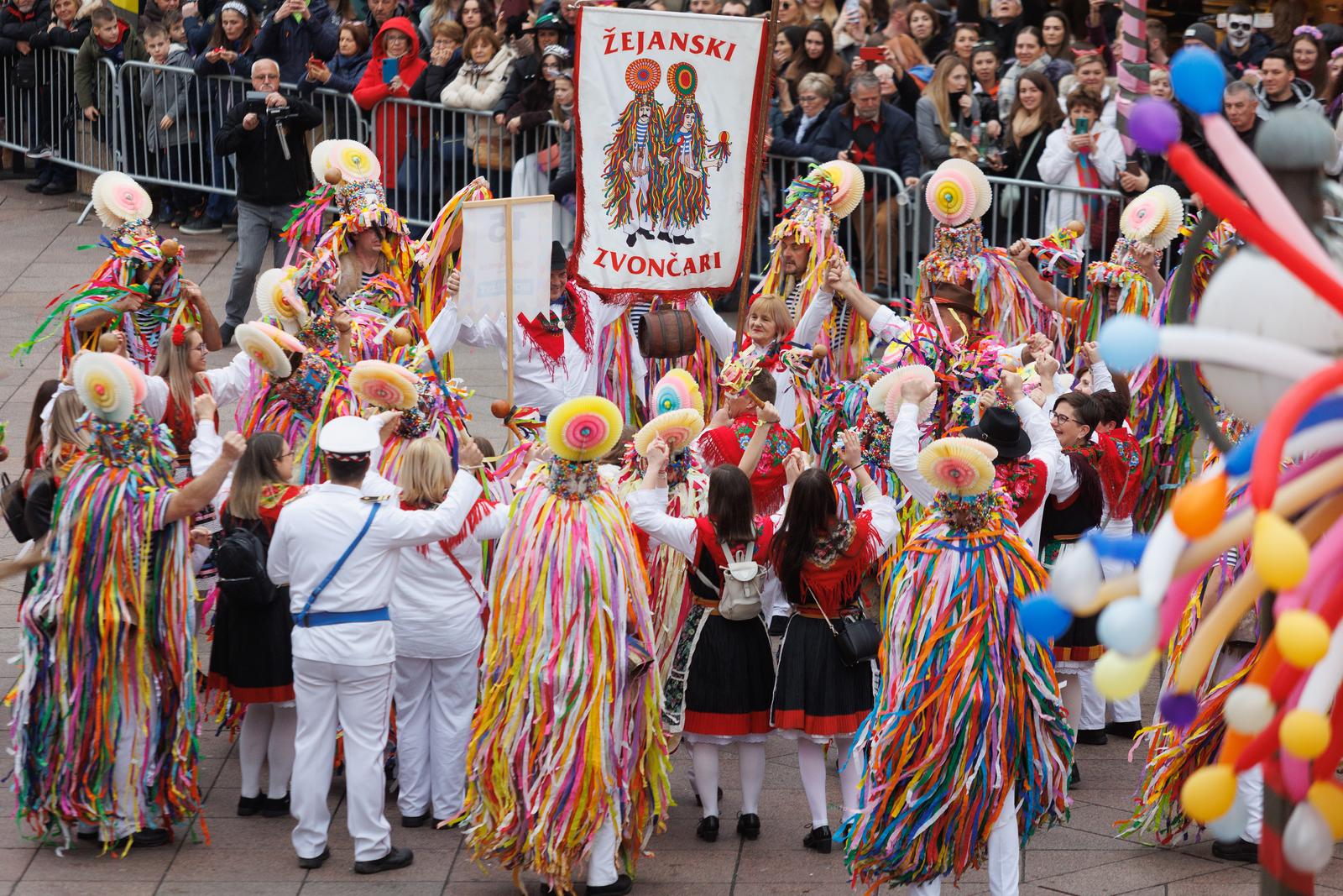 Rijeka: Oko devet tisuća maškara sudjelovalo na tradicionalnom Riječkom karnevalu Rijeka: Oko devet tisuća maškara sudjelovalo na tradicionalnom Riječkom karnevalu