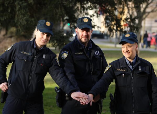 Zagreb: Policijski službenici koji su porodili trudnicu