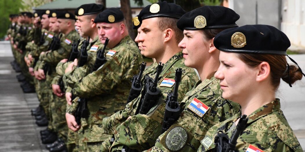 Požega: Predsjednik Milanović na svečanoj prisezi 34. naraštaja ročnika na dragovoljnom vojnom osposobljavanju Požega: Predsjednik Milanović na svečanoj prisezi 34. naraštaja ročnika na dragovoljnom vojnom osposobljavanju