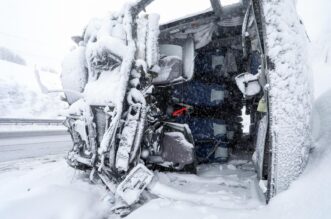 U prevrtanju autobusa na autocesti poginula jedna osoba U prevrtanju autobusa na autocesti poginula jedna osoba