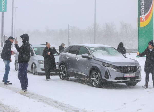 Putnici zbog snijega ostali zaglavljeni na odmorištu Janjče
