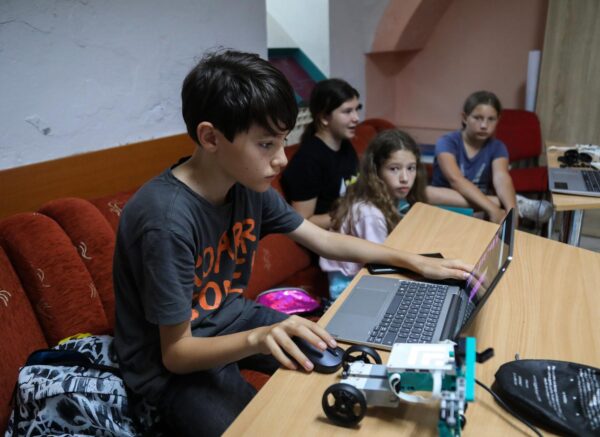 U Učeničkom domu Kutina održavaju se kampovi i natjecanja mladih informatičara u robotici