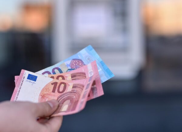 Od 1. siječnja euro postaje službena valuta u Hrvatskoj i nakon 29 godina zamijenit će kunu