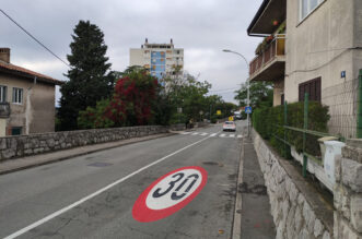 rijeka plus termoplastika kolnik pjesacki (6) rijeka plus termoplastika kolnik pjesacki (6)