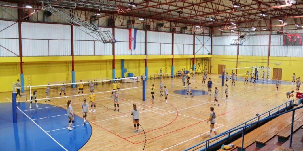 Obilazak-obnovljene-sportske-dvorane-Dinko-Lukarić-na-Kozali-27-1200×800 Obilazak-obnovljene-sportske-dvorane-Dinko-Lukarić-na-Kozali-27-1200×800