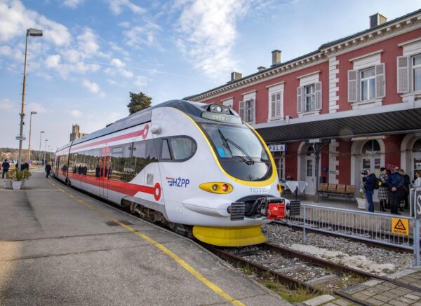 Prva vožnja novoga dizel-električnog motornog vlaka na relaciji Pula – Pazin