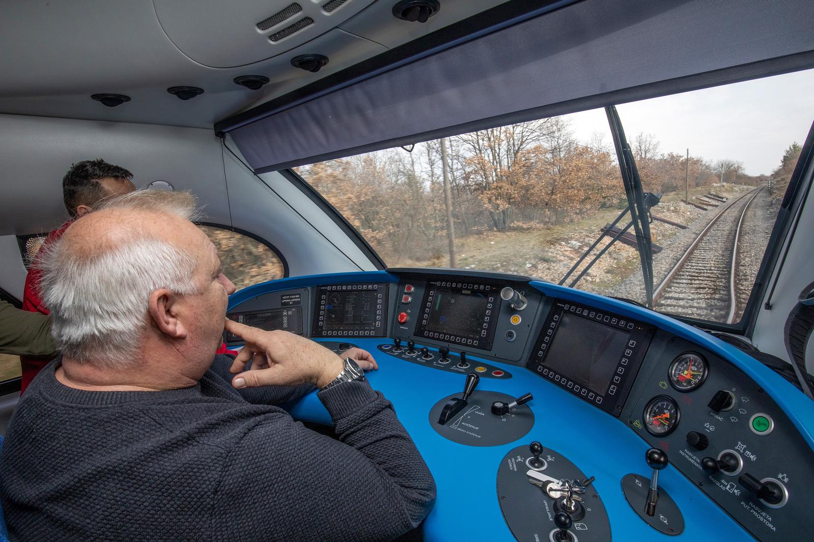 Prva vožnja novoga dizel-električnog motornog vlaka na relaciji Pula – Pazin Prva vožnja novoga dizel-električnog motornog vlaka na relaciji Pula – Pazin
