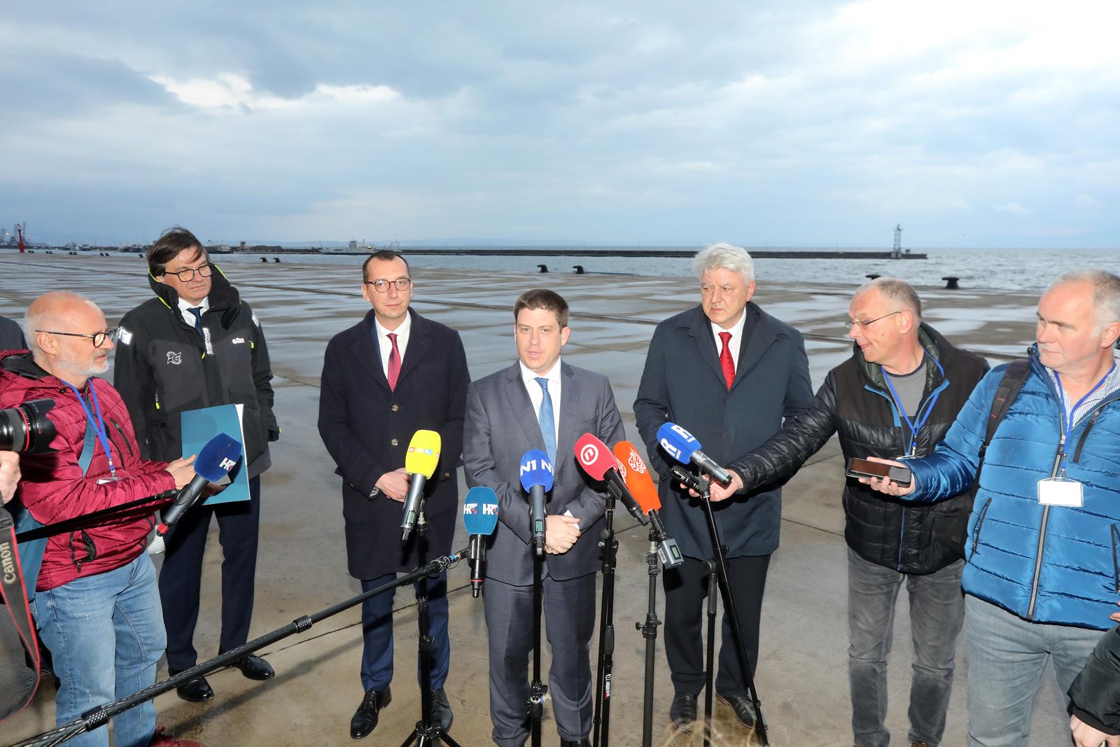 Danska premijerka i Andrej Plenković obišli su budući terminal Rijeka Gateway Danska premijerka i Andrej Plenković obišli su budući terminal Rijeka Gateway
