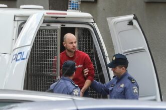 Zagreb: Policija preprećuje Jurja Mesića u prostorije Državnog odvjetništva Zagreb: Policija preprećuje Jurja Mesića u prostorije Državnog odvjetništva