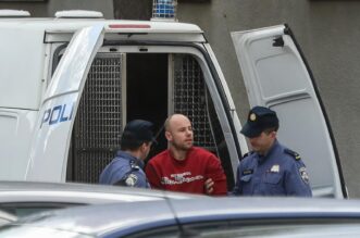 Zagreb: Policija preprećuje Jurja Mesića u prostorije Državnog odvjetništva Zagreb: Policija preprećuje Jurja Mesića u prostorije Državnog odvjetništva