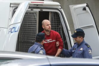 Zagreb: Policija preprećuje Jurja Mesića u prostorije Državnog odvjetništva Zagreb: Policija preprećuje Jurja Mesića u prostorije Državnog odvjetništva