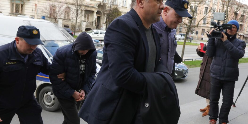 Župan Damir Dekanić i troje policijskih službenika privedeni su na ispitivanje na Županijski sud u Osijeku Župan Damir Dekanić i troje policijskih službenika privedeni su na ispitivanje na Županijski sud u Osijeku