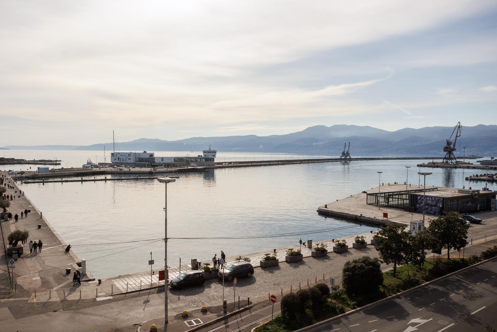 Luka Rijeka bez brodova zbog izmještanja mine iz Drugog svjetskog rata Luka Rijeka bez brodova zbog izmještanja mine iz Drugog svjetskog rata