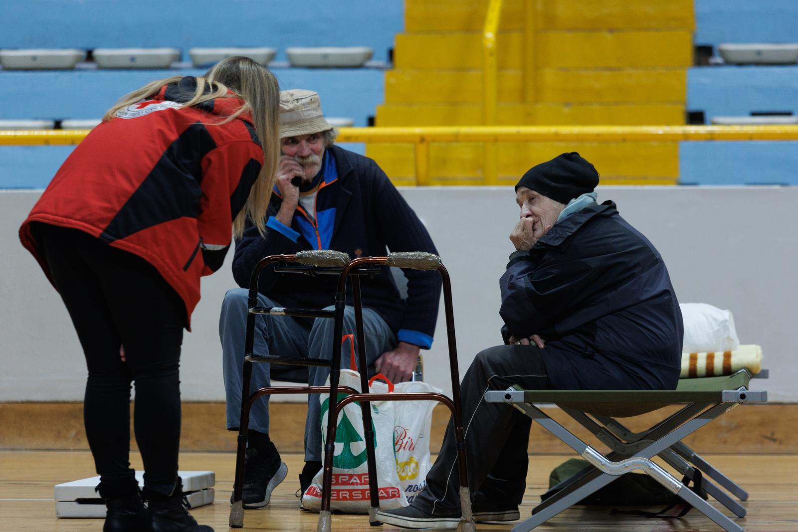 Stanari u blizini Luke Rijeka smješteni su u dvoranu Mladost Stanari u blizini Luke Rijeka smješteni su u dvoranu Mladost