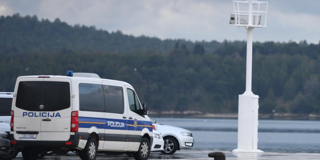 ibenik: Policijski kombi intervente policije ibenik: Policijski kombi intervente policije
