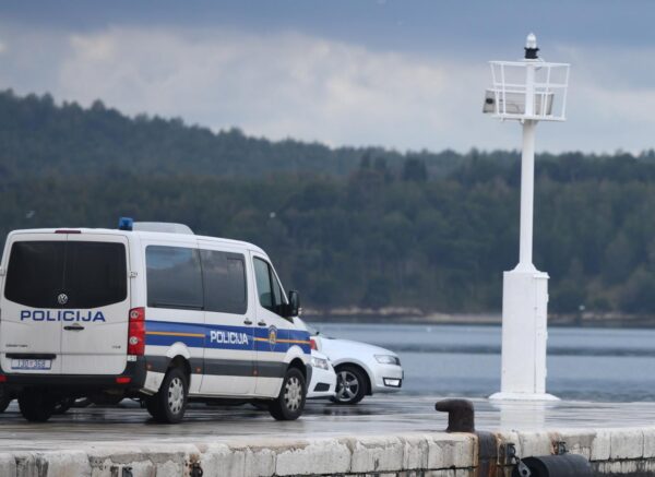ibenik:  Policijski kombi intervente policije