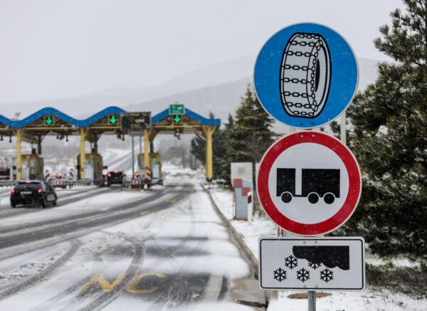 Ulaz na autocestu A1 kod Dugopolja pod snijegom