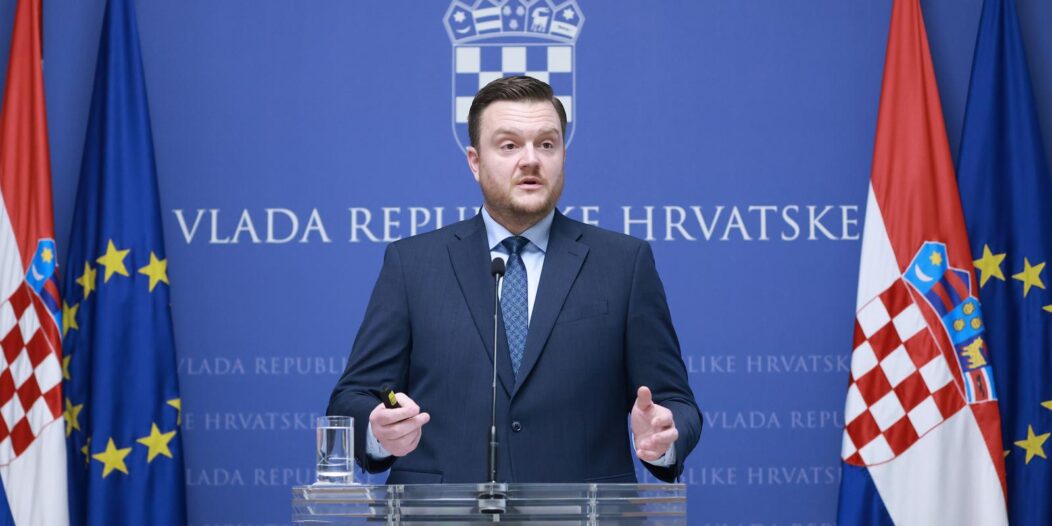 Zagreb: Ministar Primorac dao je izjavu o državnim obveznicama Zagreb: Ministar Primorac dao je izjavu o državnim obveznicama