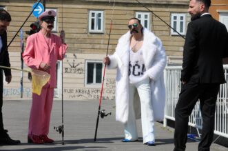 Grupa Let 3 na Mrtvom kanalu snima video razglednicu kojom će se predstaviti na Euroviziji Grupa Let 3 na Mrtvom kanalu snima video razglednicu kojom će se predstaviti na Euroviziji