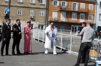 Grupa Let 3 na Mrtvom kanalu snima video razglednicu kojom će se predstaviti na Euroviziji Grupa Let 3 na Mrtvom kanalu snima video razglednicu kojom će se predstaviti na Euroviziji