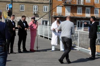 Grupa Let 3 na Mrtvom kanalu snima video razglednicu kojom će se predstaviti na Euroviziji Grupa Let 3 na Mrtvom kanalu snima video razglednicu kojom će se predstaviti na Euroviziji