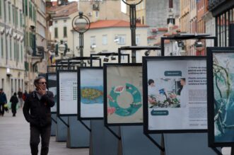 Rijeka: Na Korzu postavljena izložba “Volim grad kojim ne teče smeće” Rijeka: Na Korzu postavljena izložba “Volim grad kojim ne teče smeće”