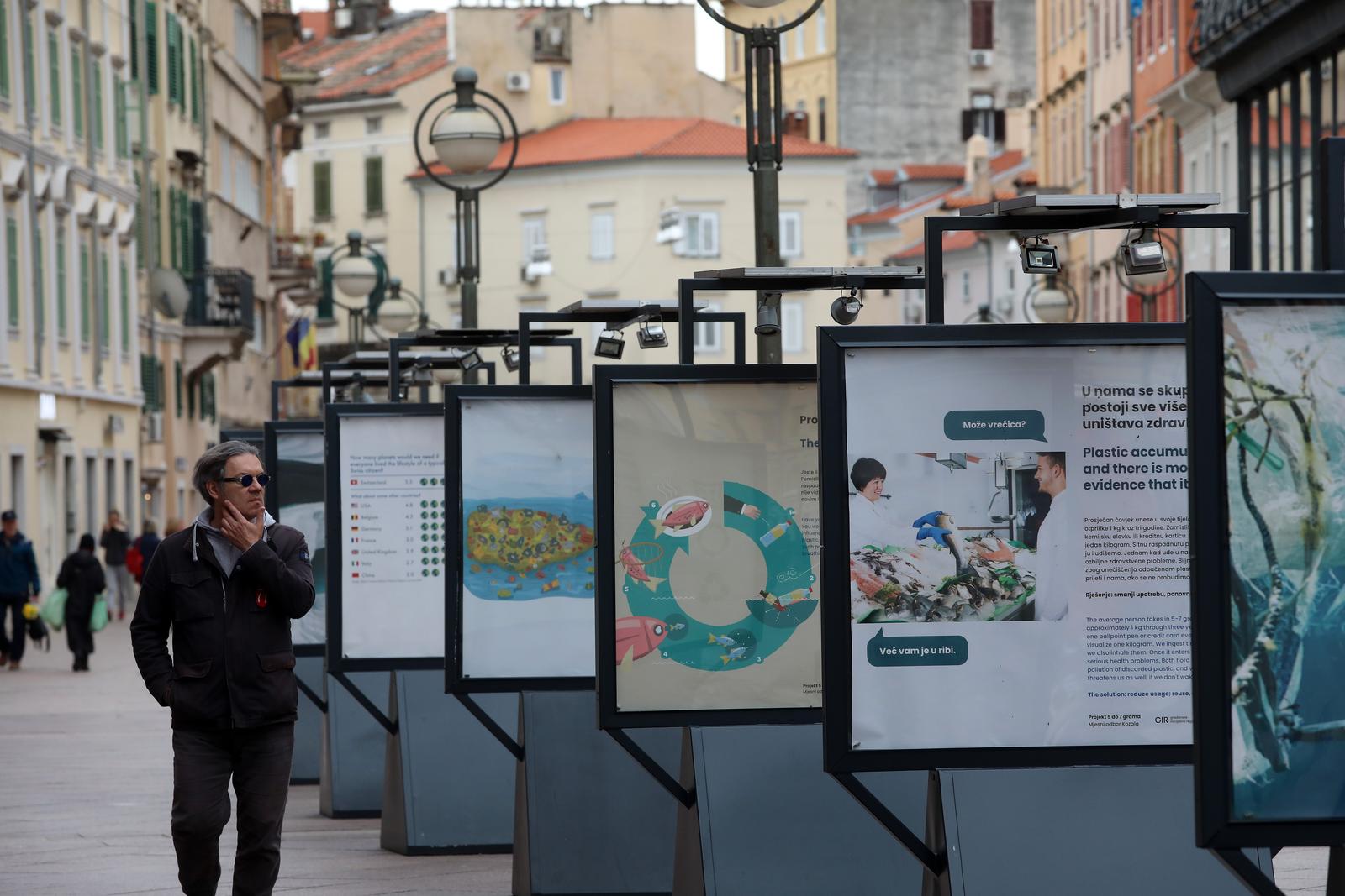 Rijeka: Na Korzu postavljena izložba “Volim grad kojim ne teče smeće” Rijeka: Na Korzu postavljena izložba “Volim grad kojim ne teče smeće”