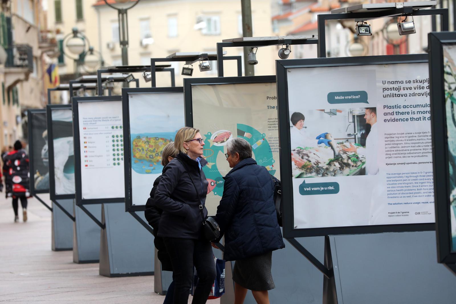 Rijeka: Na Korzu postavljena izložba “Volim grad kojim ne teče smeće” Rijeka: Na Korzu postavljena izložba “Volim grad kojim ne teče smeće”