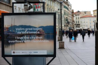 Rijeka: Na Korzu postavljena izložba “Volim grad kojim ne teče smeće” Rijeka: Na Korzu postavljena izložba “Volim grad kojim ne teče smeće”