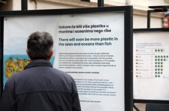 Rijeka: Na Korzu postavljena izložba “Volim grad kojim ne teče smeće” Rijeka: Na Korzu postavljena izložba “Volim grad kojim ne teče smeće”