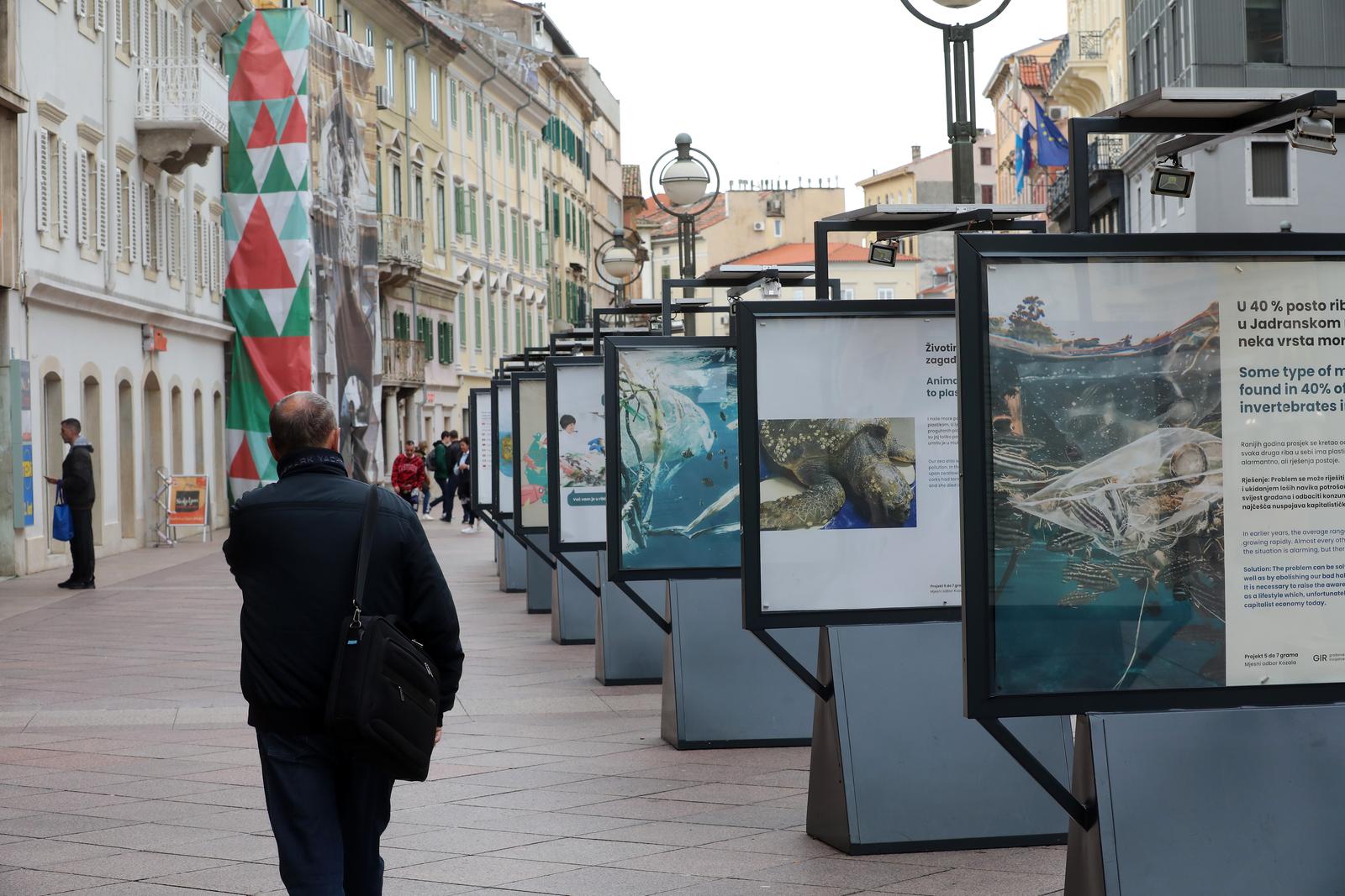 Rijeka: Na Korzu postavljena izložba “Volim grad kojim ne teče smeće” Rijeka: Na Korzu postavljena izložba “Volim grad kojim ne teče smeće”