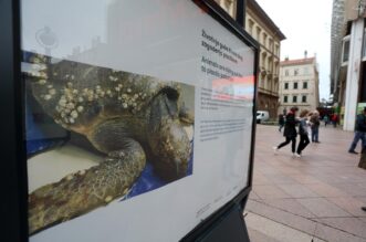 Rijeka: Na Korzu postavljena izložba “Volim grad kojim ne teče smeće” Rijeka: Na Korzu postavljena izložba “Volim grad kojim ne teče smeće”