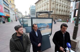 Rijeka: Na Korzu postavljena izložba “Volim grad kojim ne teče smeće” Rijeka: Na Korzu postavljena izložba “Volim grad kojim ne teče smeće”