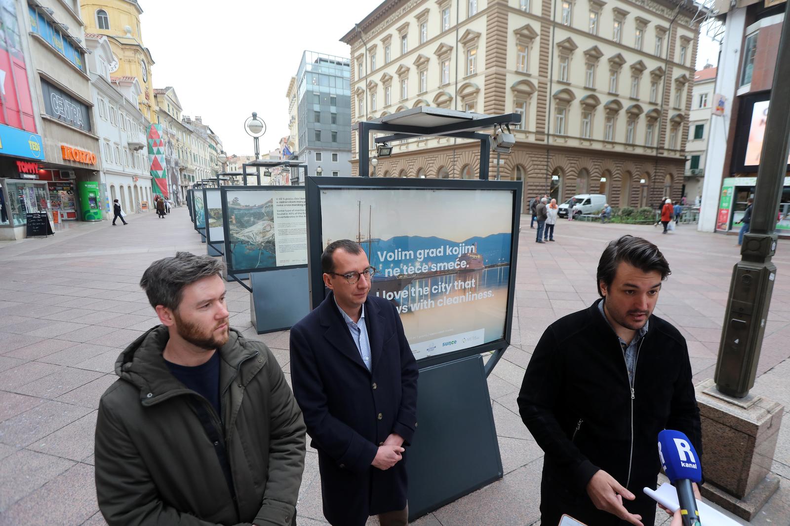Rijeka: Na Korzu postavljena izložba “Volim grad kojim ne teče smeće” Rijeka: Na Korzu postavljena izložba “Volim grad kojim ne teče smeće”