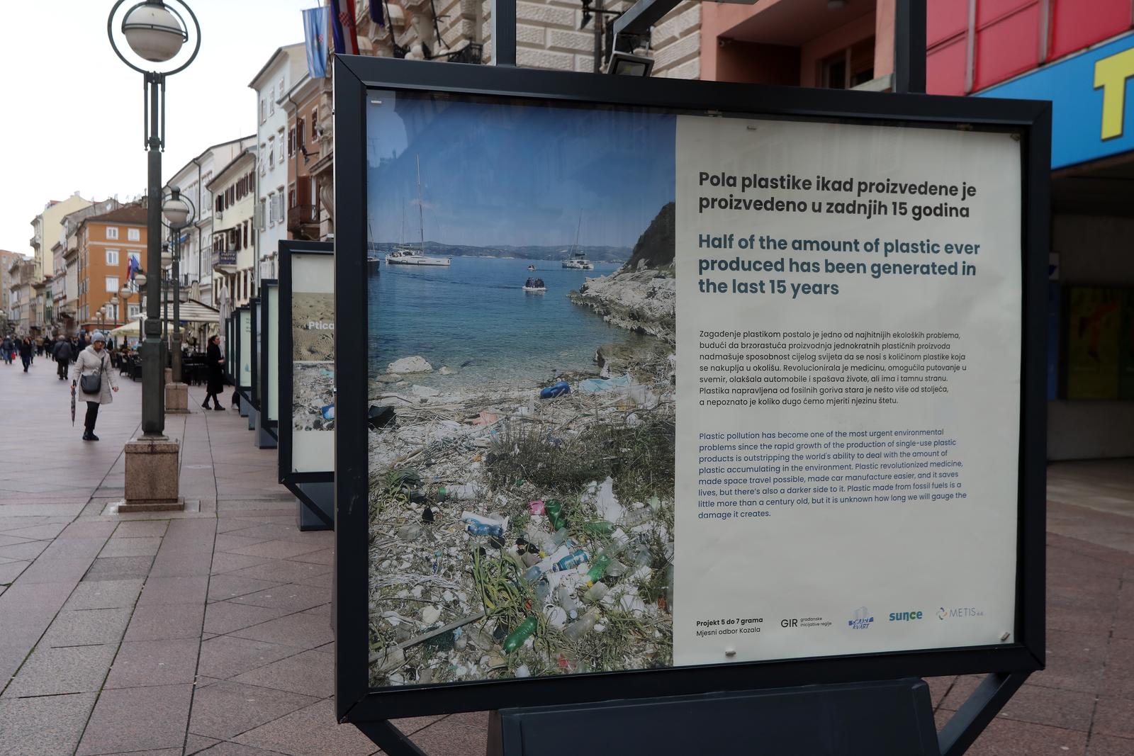Rijeka: Na Korzu postavljena izložba “Volim grad kojim ne teče smeće” Rijeka: Na Korzu postavljena izložba “Volim grad kojim ne teče smeće”