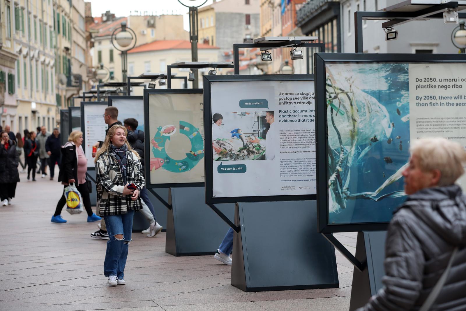 Rijeka: Na Korzu postavljena izložba “Volim grad kojim ne teče smeće” Rijeka: Na Korzu postavljena izložba “Volim grad kojim ne teče smeće”