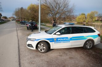 U Vinkovcima ubijen muškarac, policija pronašla i tijelo počinitelja U Vinkovcima ubijen muškarac, policija pronašla i tijelo počinitelja