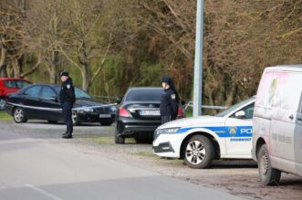 U Vinkovcima ubijen muškarac, policija pronašla i tijelo počinitelja U Vinkovcima ubijen muškarac, policija pronašla i tijelo počinitelja
