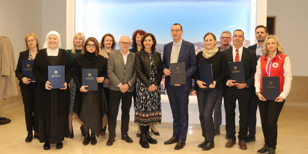 Potpisivanje-ugovora-s-ustanovama-u-zdravstvu-i-socijalnoj-skrbi-12 Potpisivanje-ugovora-s-ustanovama-u-zdravstvu-i-socijalnoj-skrbi-12