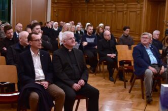 Predstavljanje-knjige-nadbiskupa-u-miru-Ivana-Devčića-„Pitanje-o-Bogu“-3 Predstavljanje-knjige-nadbiskupa-u-miru-Ivana-Devčića-„Pitanje-o-Bogu“-3