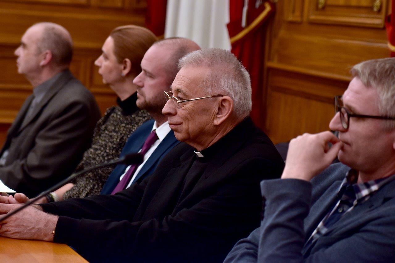 Predstavljanje-knjige-nadbiskupa-u-miru-Ivana-Devčića-„Pitanje-o-Bogu“-4 Predstavljanje-knjige-nadbiskupa-u-miru-Ivana-Devčića-„Pitanje-o-Bogu“-4