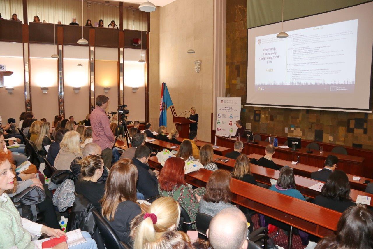 Predstavljanje-mogućnosti-Programa-Učinkoviti-ljudski-potencijali-2021.-2027-iz-Europskog-socijalnog-fo Predstavljanje-mogućnosti-Programa-Učinkoviti-ljudski-potencijali-2021.-2027-iz-Europskog-socijalnog-fo