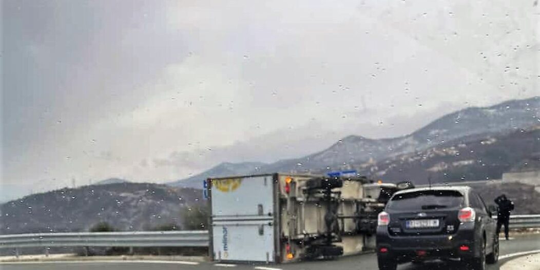 kamion nesreća šmrika kanal ri kamion nesreća šmrika kanal ri