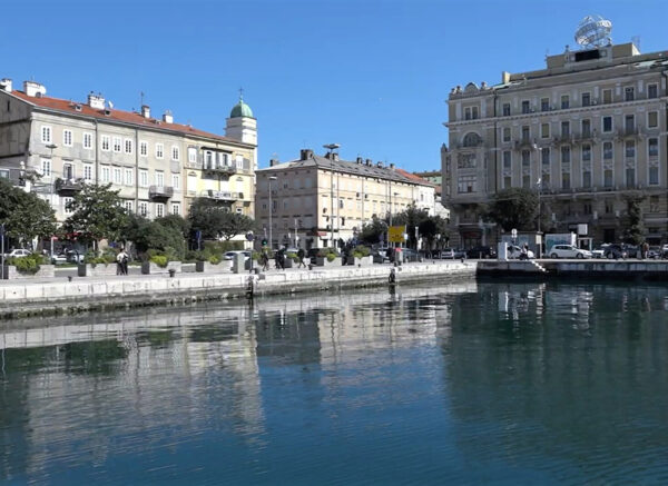 mina riječka luka prazna obala kanal ri
