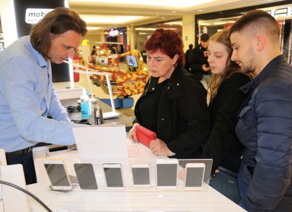 MOBILE OUTFITTERS9999